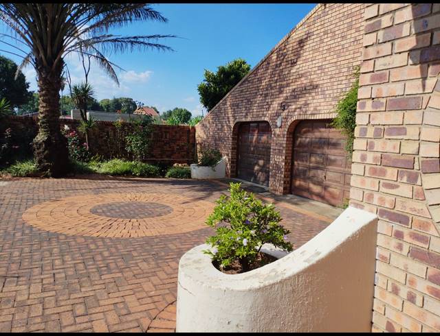 3 BEDROOM FREESTANDING FOR SALE IN BAKERTON